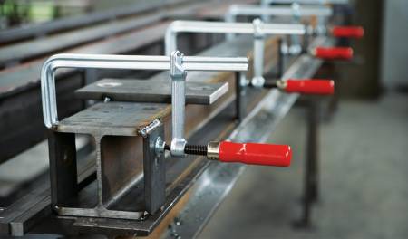 Струбцина цельнометаллическая 200/100, 5 кН, деревянная ручка BESSEY BE-GS20. Артикул BE-GS20