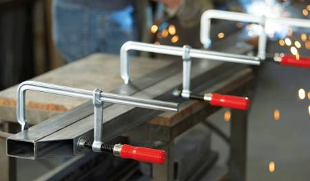 Струбцина цельнометаллическая 200/100, 5 кН, деревянная ручка BESSEY BE-GS20. Артикул BE-GS20
