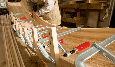 Струбцина цельнометаллическая 300/140, 6 кН, деревянная ручка BESSEY BE-GZ30. Артикул BE-GZ30