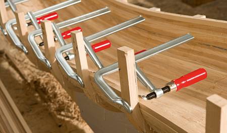 Струбцина цельнометаллическая 300/120, 6 кН, деревянная ручка BESSEY BE-GZ30-12. Артикул BE-GZ30-12